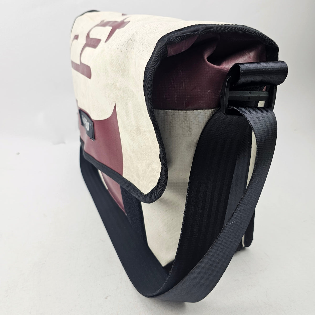 Medway Messenger Bag - Burgundy - MS519