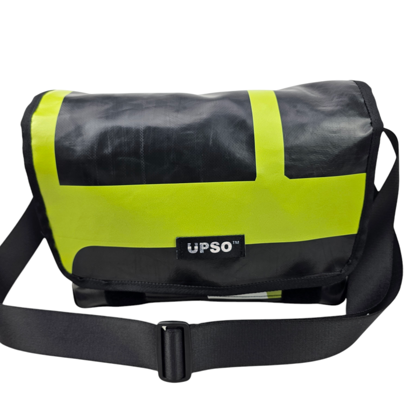 Medway Messenger Bag Small - Black - MS299