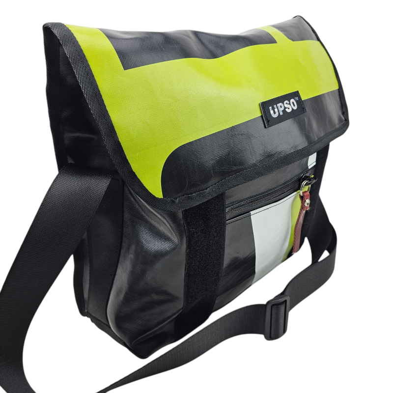 Medway Messenger Bag Small - Black - MS299