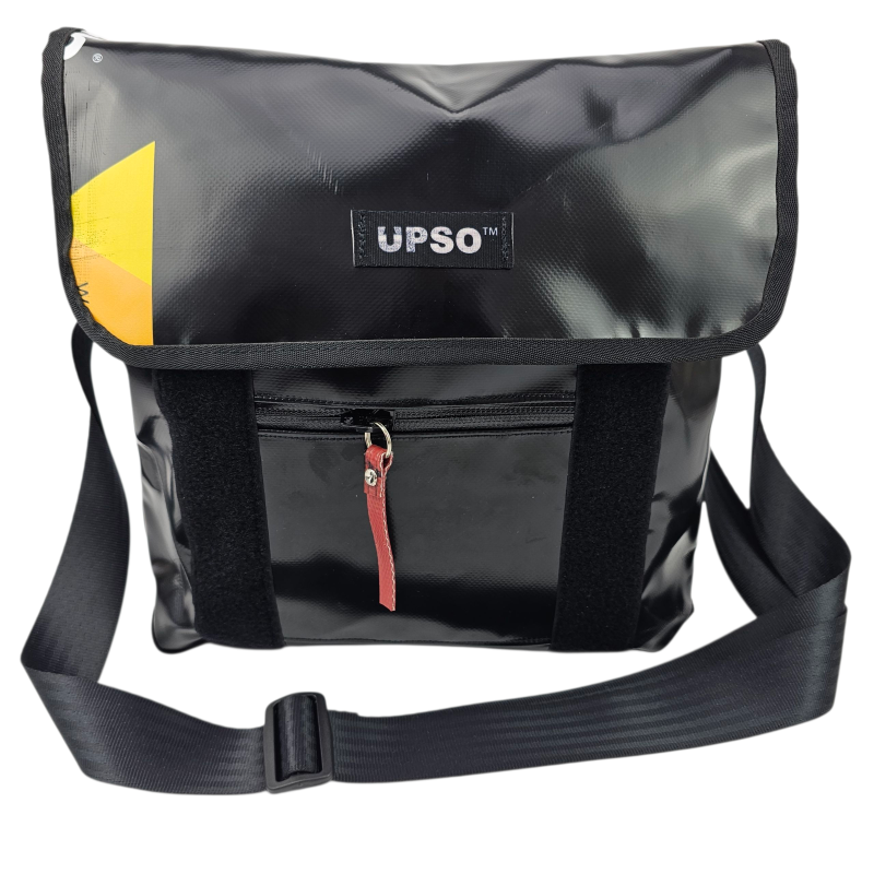 Medway Messenger Bag - Black - MS356