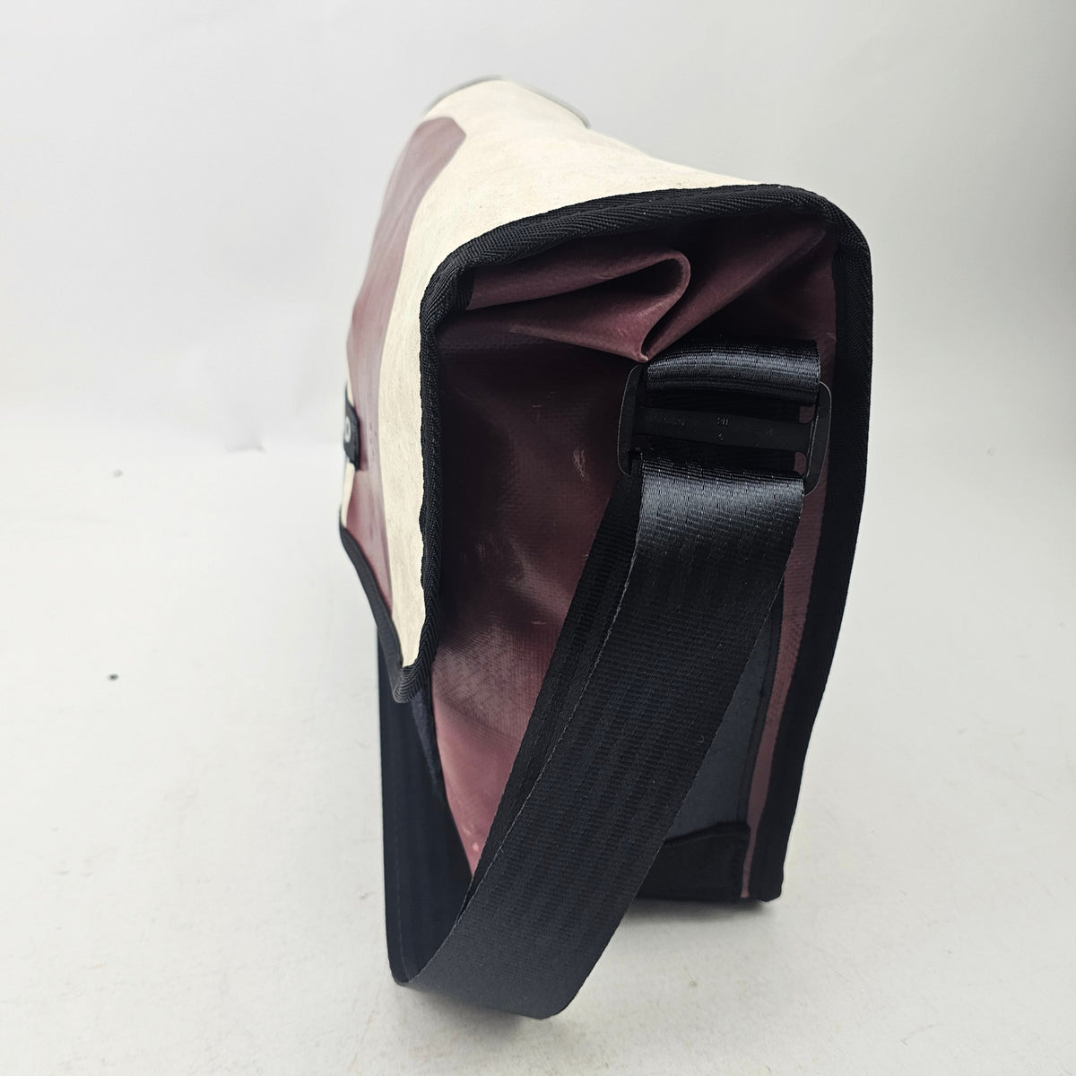 Medway Messenger Bag - Burgundy - MS517
