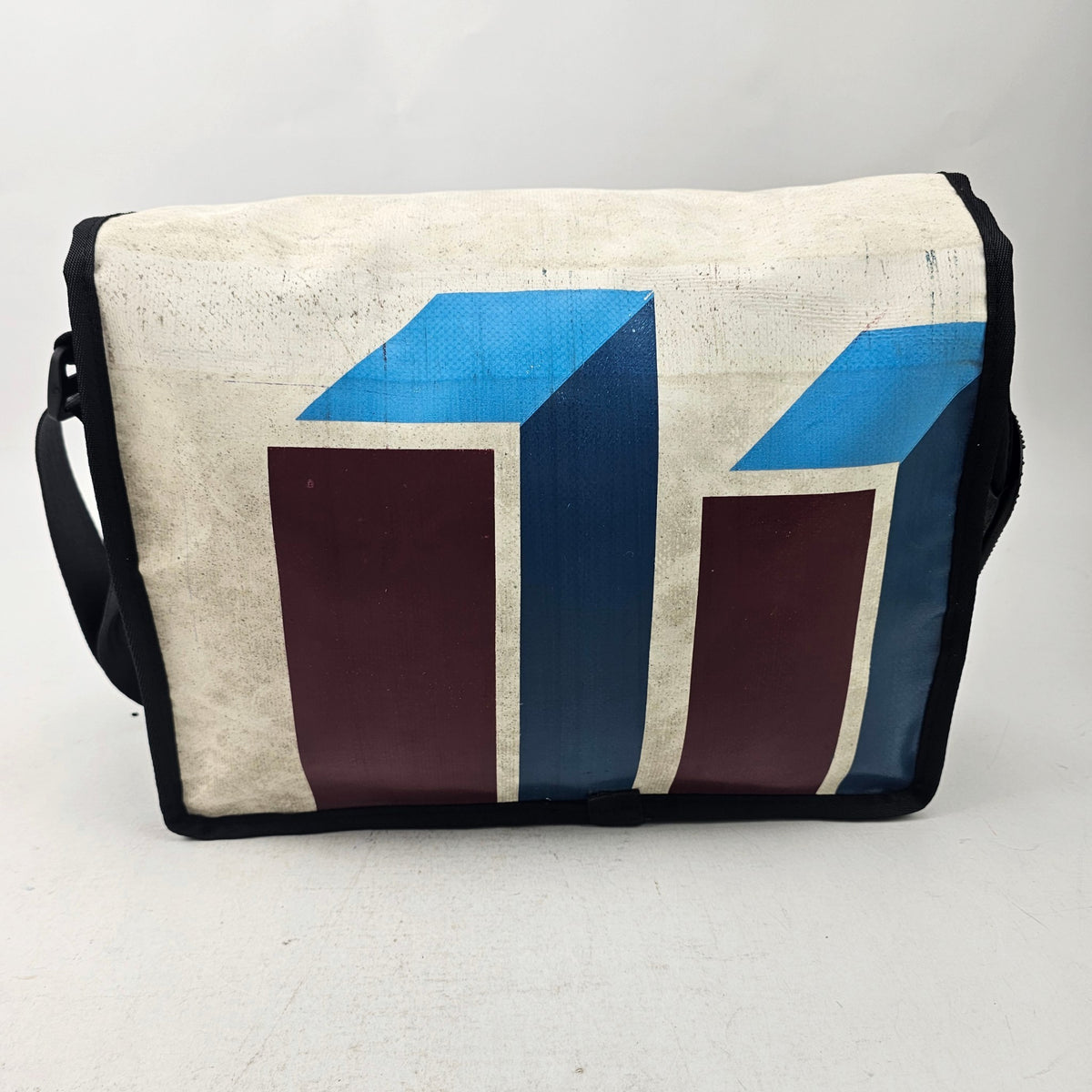Medway Messenger Bag - Burgundy - MS517