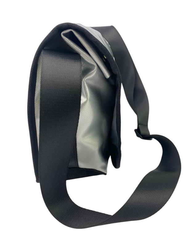 Medway Messenger Bag - Silver - MS343