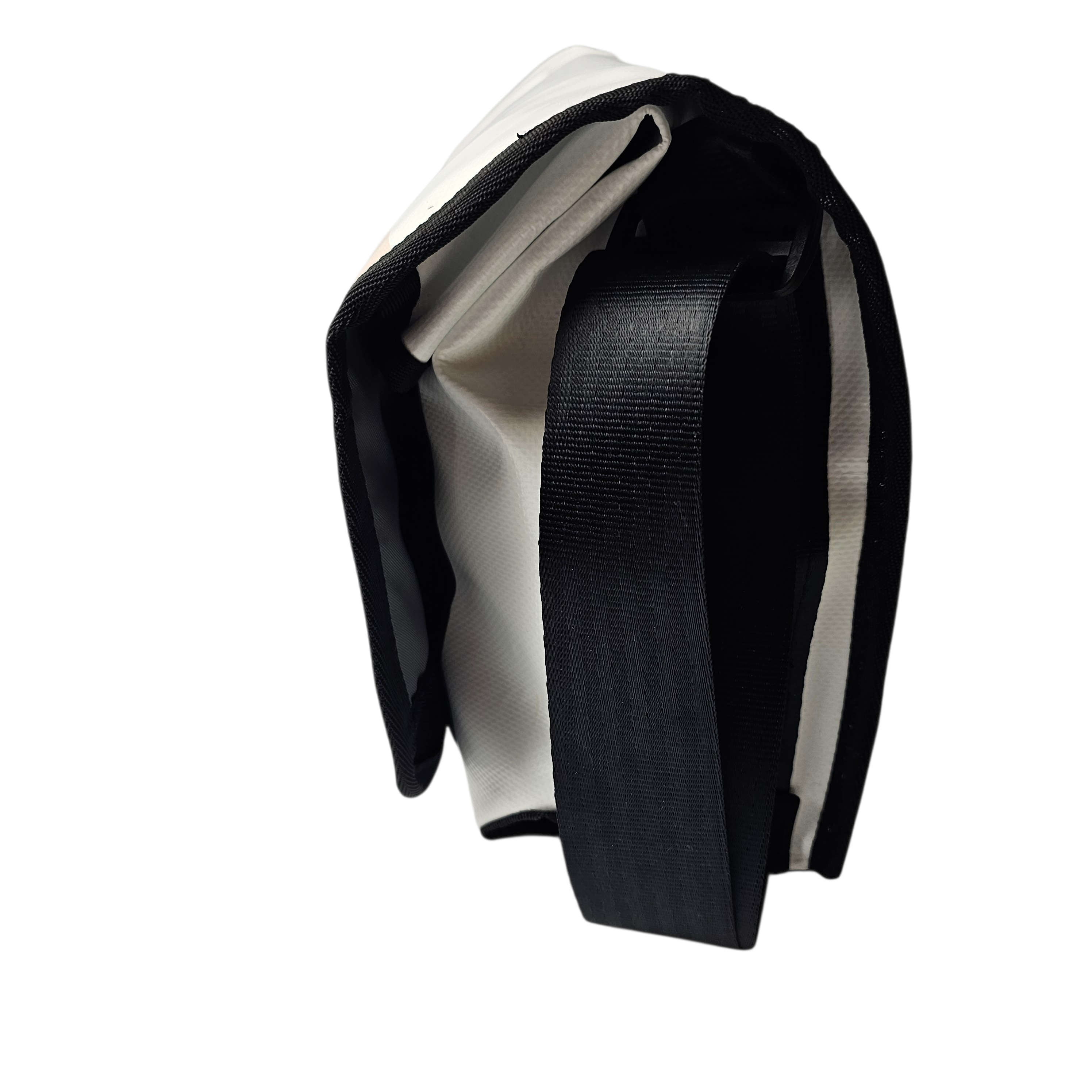 Medway Messenger Bag - Beige - MS410