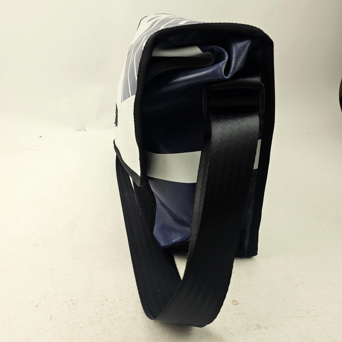 Medway Messenger Bag - Blue - MS516