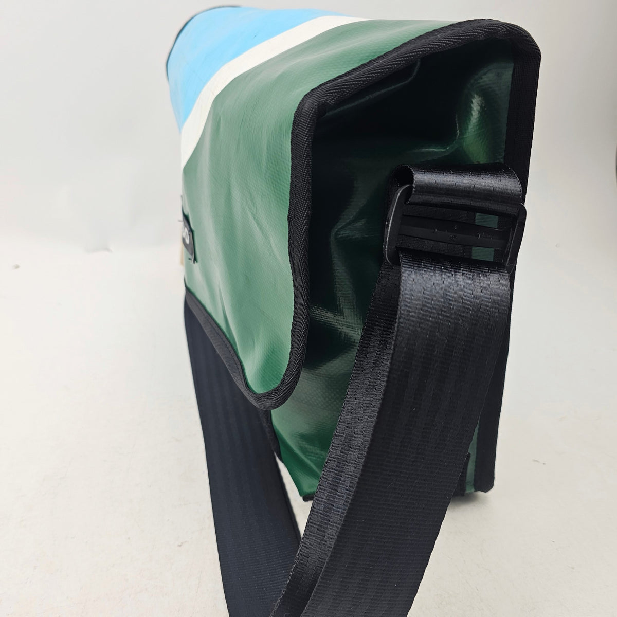 Medway Messenger Bag - Green - MS518
