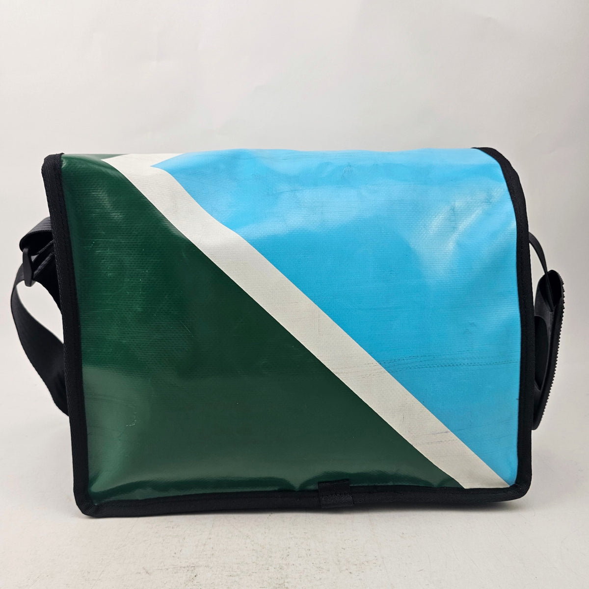Medway Messenger Bag - Green - MS518
